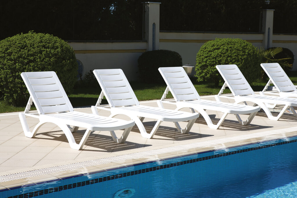 Aqua Sunlounger – White (1 Year Warranty) image